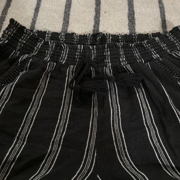 Briggs New York Women's Linen Blend Pull-On Shorts with Pockets and Drawstring - Picture 4 of 9